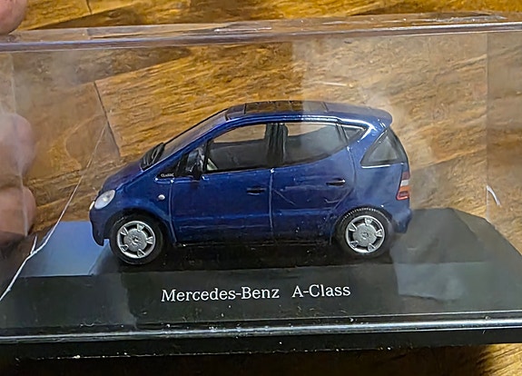 Mercedes-Benz A-Class 1:43 pienoismalli sininen