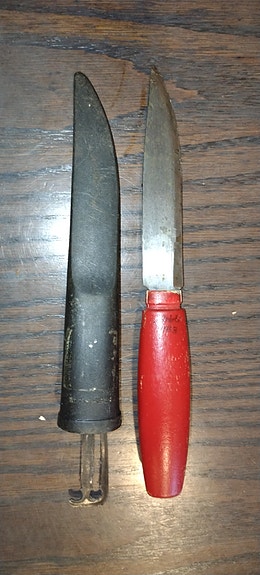 Vanha puukko.