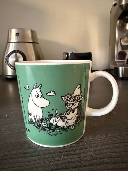 Muumimuki Tummanvihreä Ongella