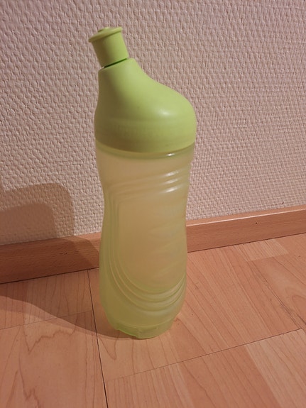 Tupperware juomapullo