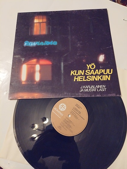 J. Karjalainen Ja Mustat Lasit – Yö Kun Saapuu Helsinkiin LP
