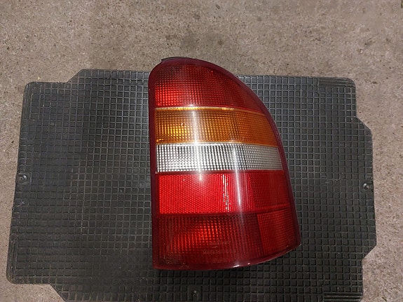 Ford Mondeo oikea takavalo