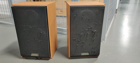 Sony kaiuttimet puukoteloilla