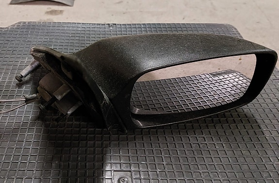 Ford Mondeo oikea sivupeili