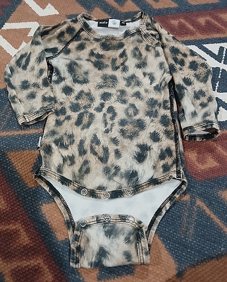 Molo -leopardibody, koko 68