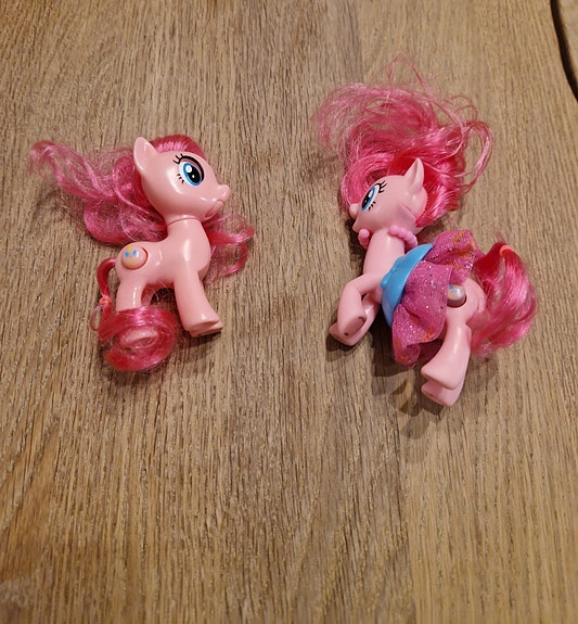 My Little Pony hahmot, toiminnolla.