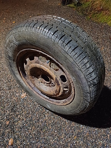Bridgestone käyttämätön rengas 205/65/15