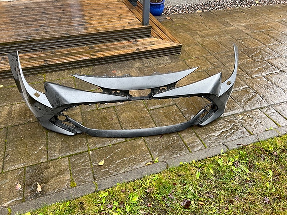Uusi Etu puskuri Toyota Corolla E210 52119-02P40