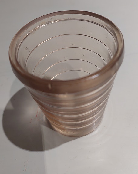 Bölgeblick snapsilasi, design Aino Aalto. PAULIG kohokirjaimin pohjassa.