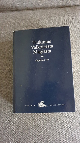 Tutkimus valkoisesta magiasta tai oppilaan tie kirja