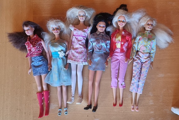 Barbie nukkeja ja tarvikkeita