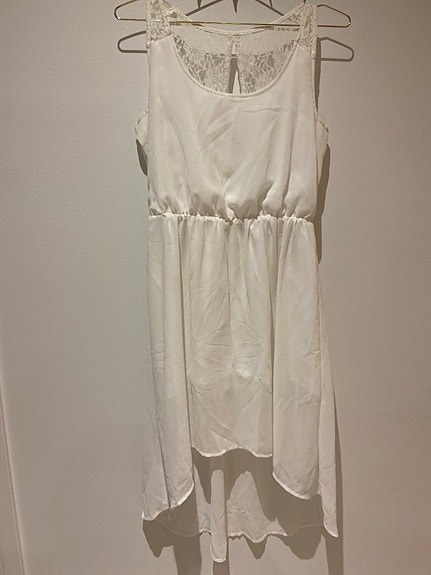 Valkoinen mekko koko s