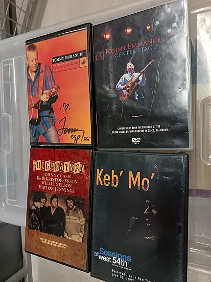 AKUSTISEN KITARAN MESTARI TOMMY EMMANUEL LIVEDVD