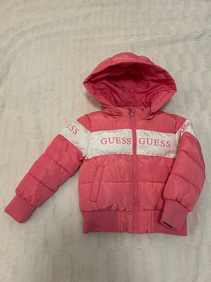Guess toppatakki 98