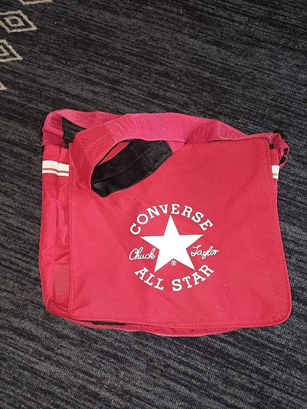 CONVERSE olkalaukku
