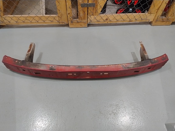 Nissan Primera P10 etupuskuripalkki