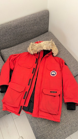 M-XL kokoiselle Canada Goose Expedition Parka punainen AITO