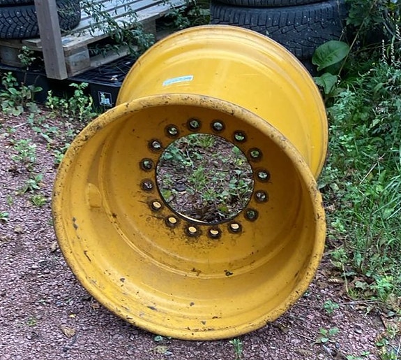 Volvon pyöräkuormaajassa olleet isot vanteet.