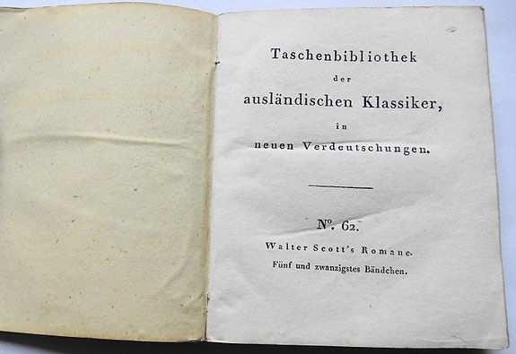 Yli 200 vuotta vanha taskukirja "matkalukemista" Walter Scott, numero 62
