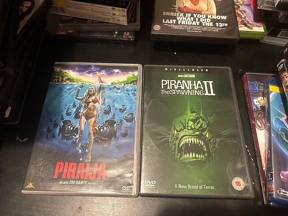Joe Dante PIRAIJA, James Cameron PIRANHA II, Piranha ja Piranha 3DD