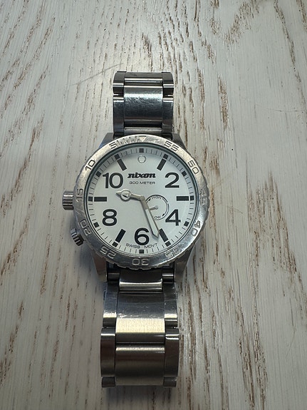 Nixon 51-30 rannekello