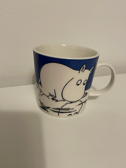 Muumimuki Muumipeikko jäällä