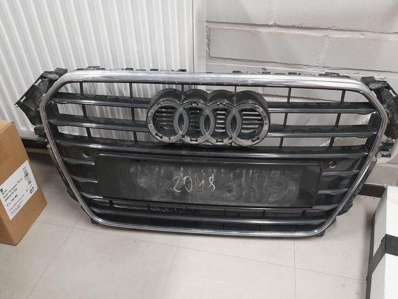 Audi Etusäleikkö Musta
