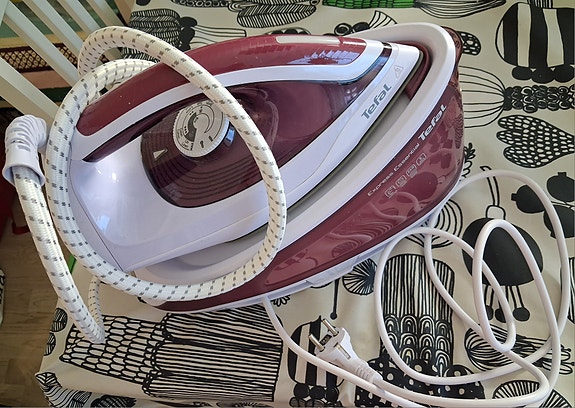 Tefal Essential Express höyrysilitysrauta