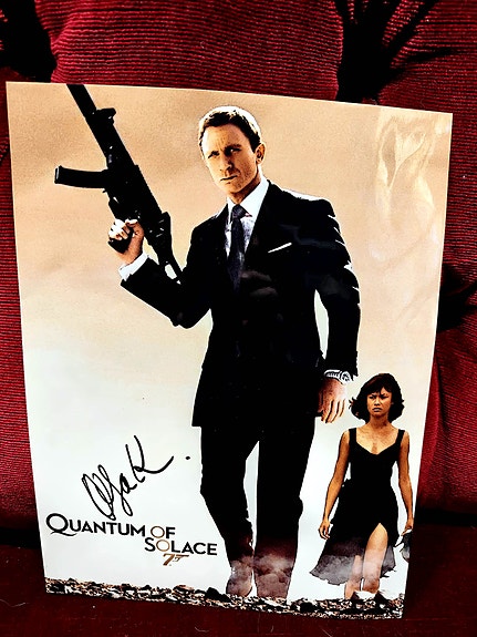 007 – Quantum of Solace  (Olga Kurylenkon nimikirjoitus)