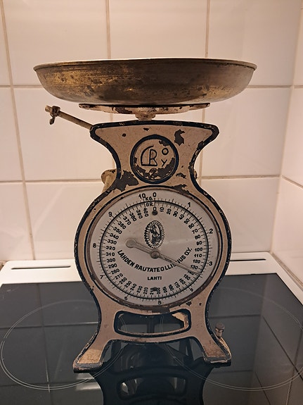 Vanha keittiövaaka, kork 33cm