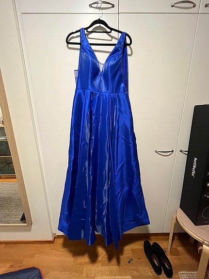 Sähkönsininen vanhojen mekko