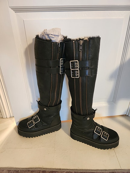 UGG 36