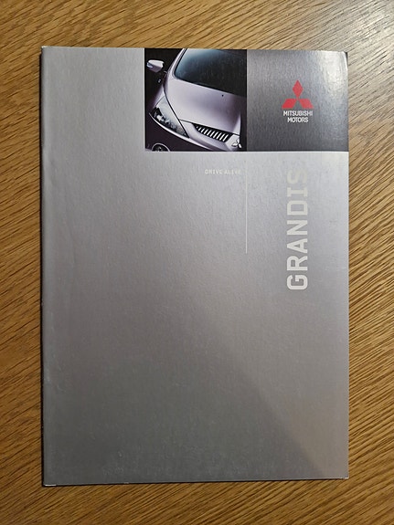 Mitsubishi Grandis -esite 2005