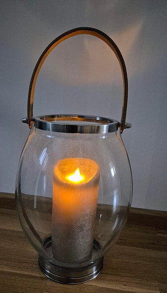 Lyhty ja led-kynttilä