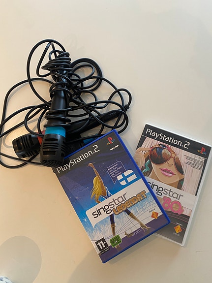 Singstar pelit ja mikrofonit Pleikkari kakkoseen