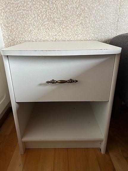 Yöpöytä 2 kpl