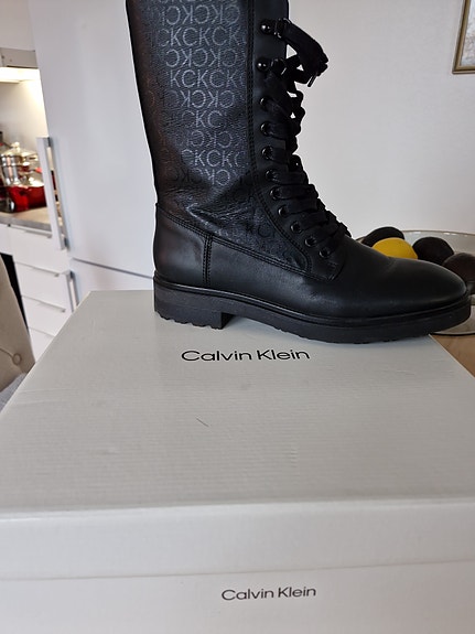 Eleganssit Calvin Klein  maiharit/saapikat 39