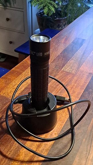 Ladattava Maglite Mag-Tac LED taskulamppu