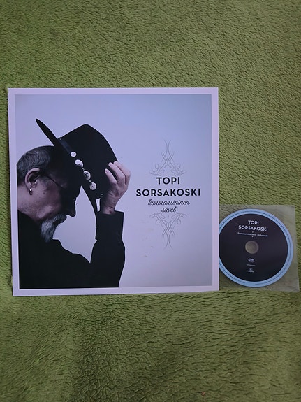 Topi Sorsakoski: Tummansininen Sävel LP ja DVD