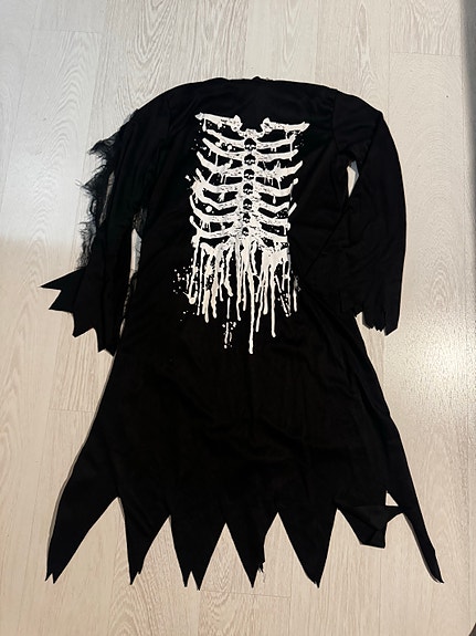Halloween, kammottava puku, sopii noin 140cm keppostelijalle