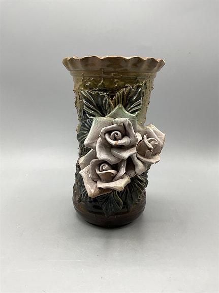 Keraaminen koristeellinen maljakko