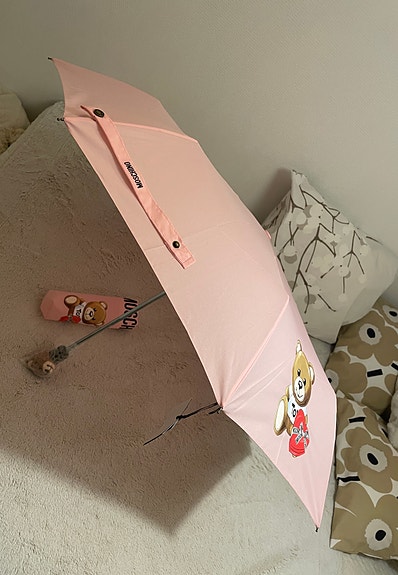 Uusi Moschino Gift bear sateenvarjo (väri roosa)