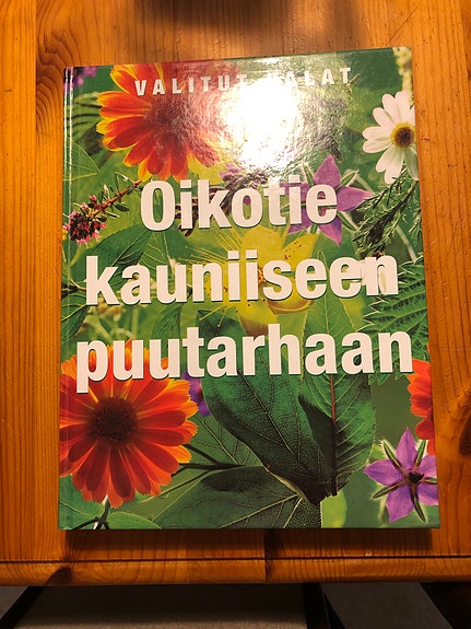 Valtteri Oikotie kauniiseen puutarhaan Kirja