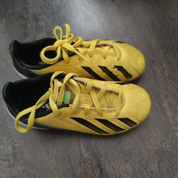Adidas nappulakengät 29