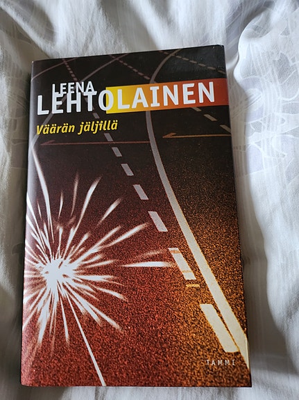 Leena Lehtolainen Väärän jäljillä kirja