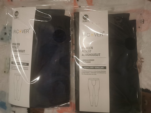 Kahdet poikien 150cm koon pitkät kalsarit