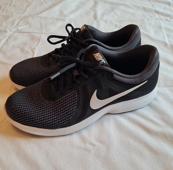 Nike revolution 4 miesten kengät koko 45.5 (29,5cm) (uudet)
