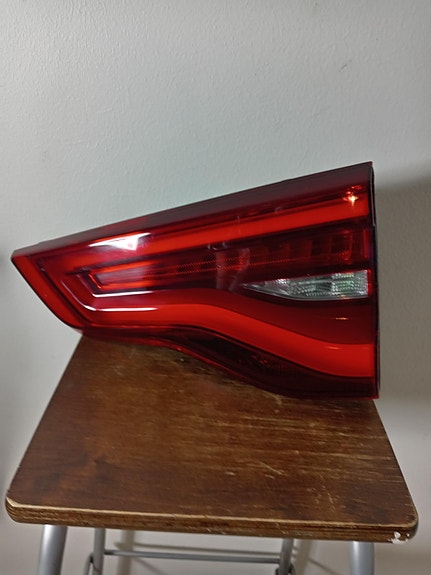BMW X3 G01 Oikea takavalo, sisempi takaluukkuun.