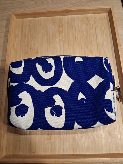 Marimekko for Finnair meikkilaukku