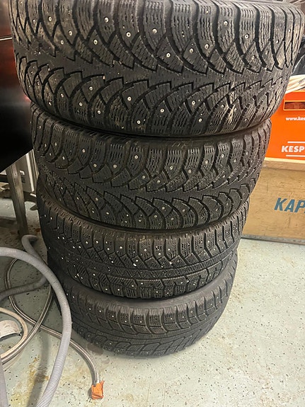 aluminivanttet nastarenkaat 205-55r16 Hyvät pintat ja nastat